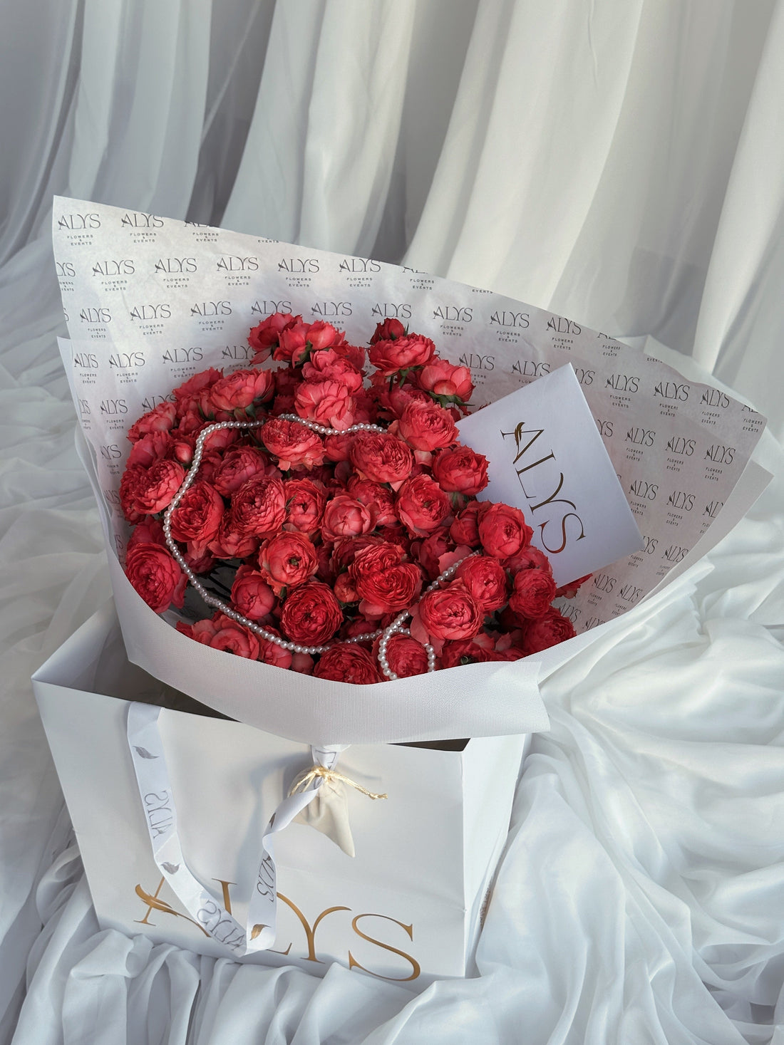 How packaging shapes premium perception before the bouquet is evaluated