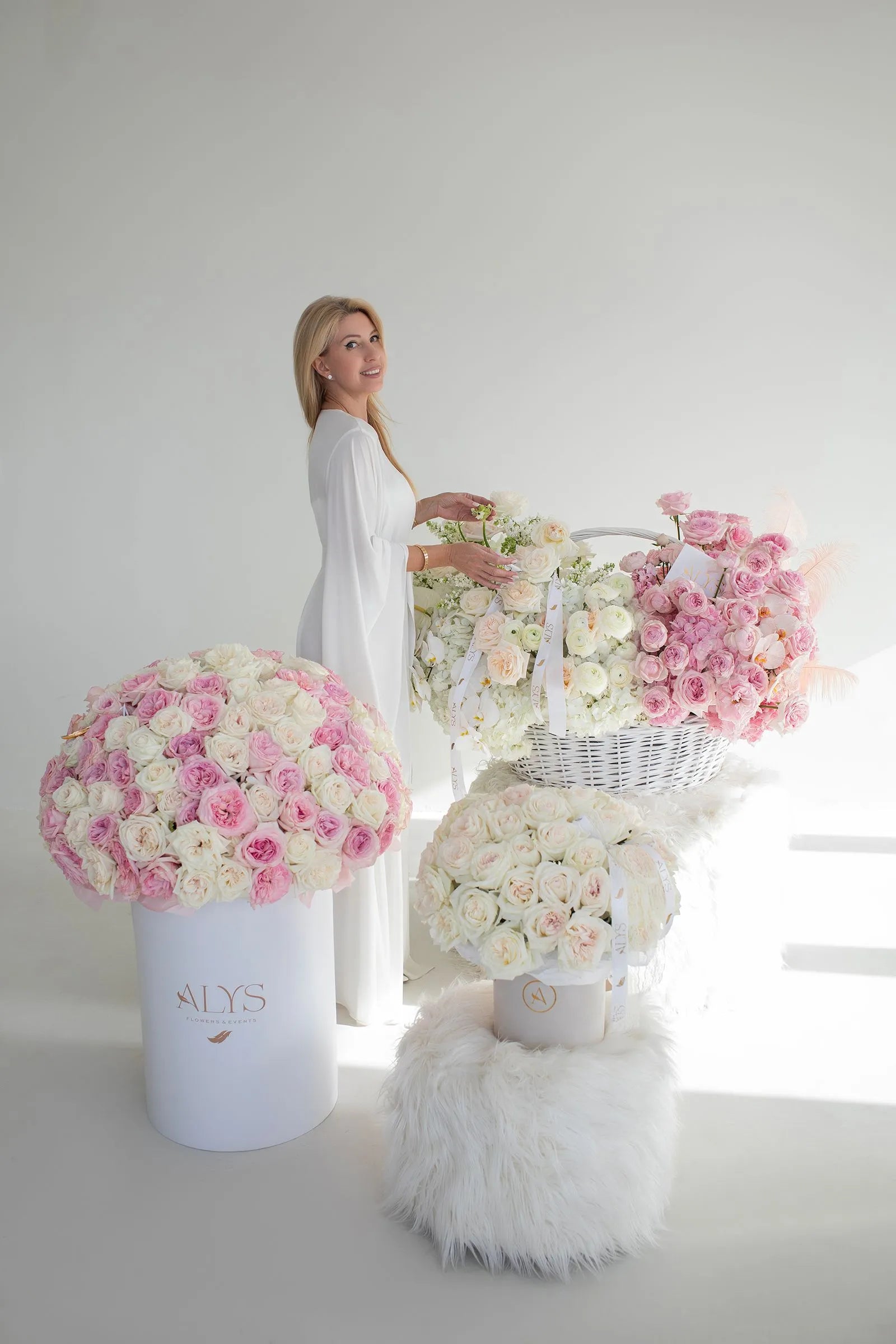 Grand royal set of O'Hara garden roses with hydrangeas by ALys Studio Dubai