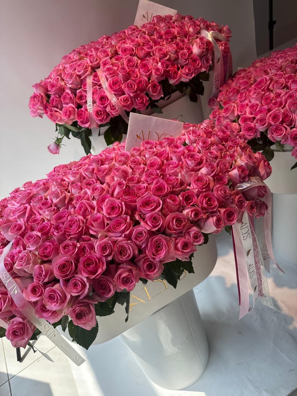3000 Roses 3000 Pink Roses — Grand Floral Sculpture Dubai – Alys Studio
