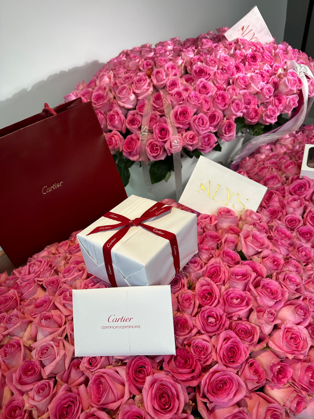 3000 Roses 3000 Pink Roses — Grand Floral Sculpture Dubai – Alys Studio